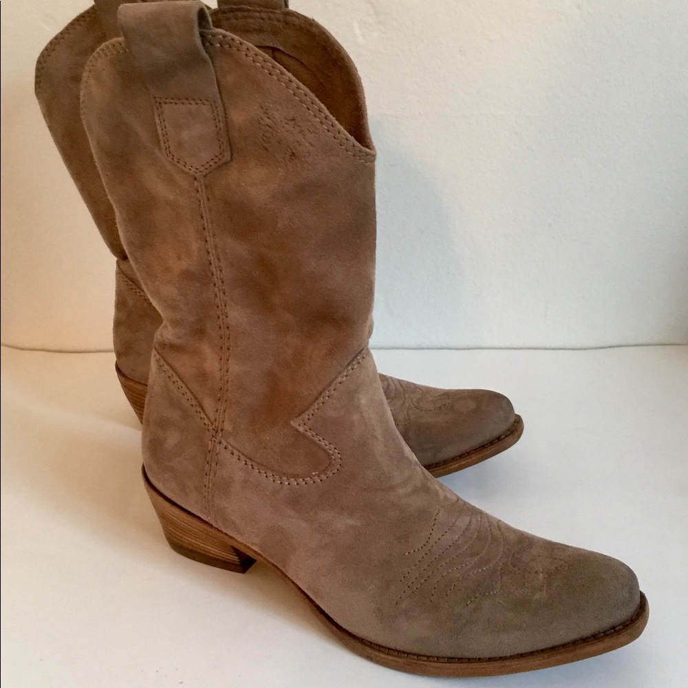 SALE!! FERMANI DISTRESSED SUEDE CITY ROPER PHOTOGRAPHED ON SJP IN NYC